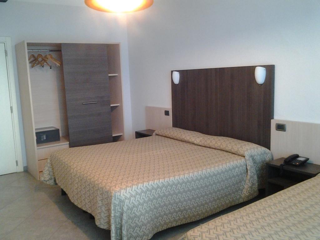 Hotel Lux Modena Esterno foto
