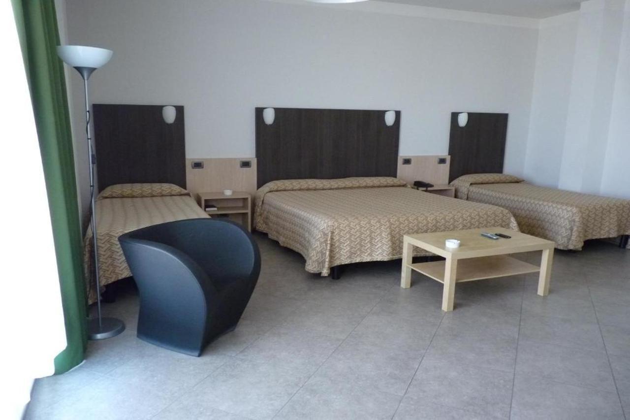 Hotel Lux Modena Esterno foto