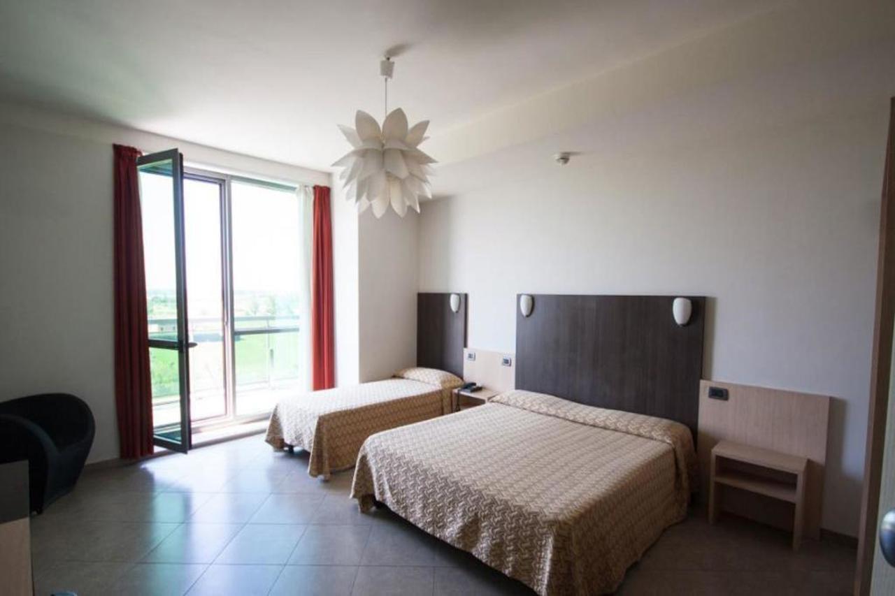 Hotel Lux Modena Esterno foto